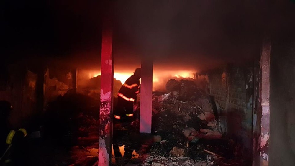 Incêndio atinge loja na região central do Recife