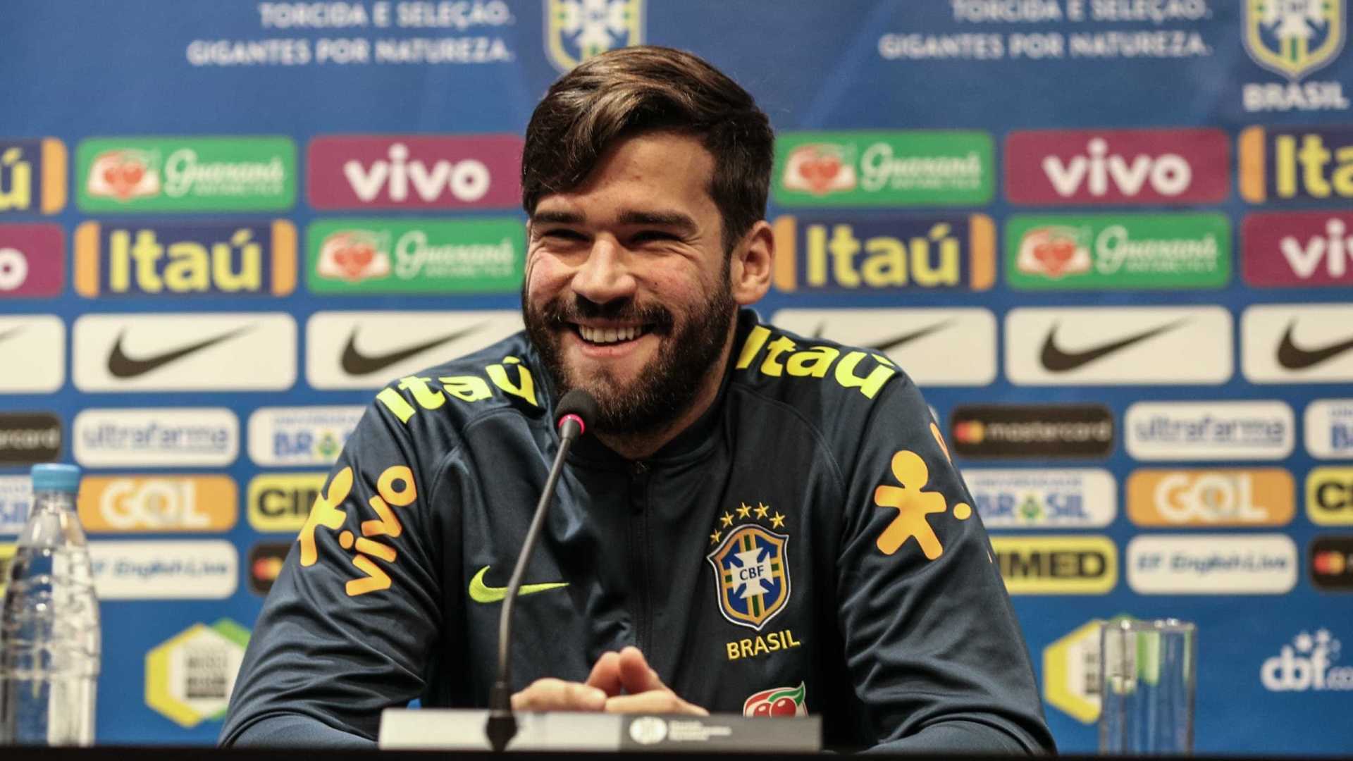 Na mira do Liverpool e do Real, Alisson quer selar futuro antes da Copa