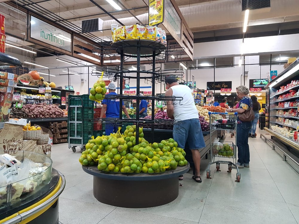Itens da cesta básica custam mais que o dobro de um supermercado para outro em Maceió, diz Procon
