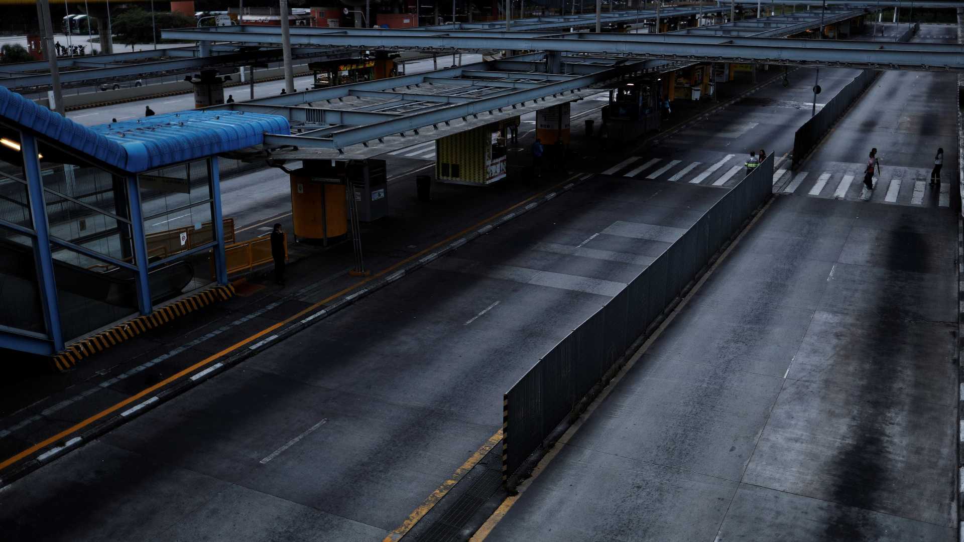Cerca de 40% da frota de ônibus de SP não circula nesta quinta
