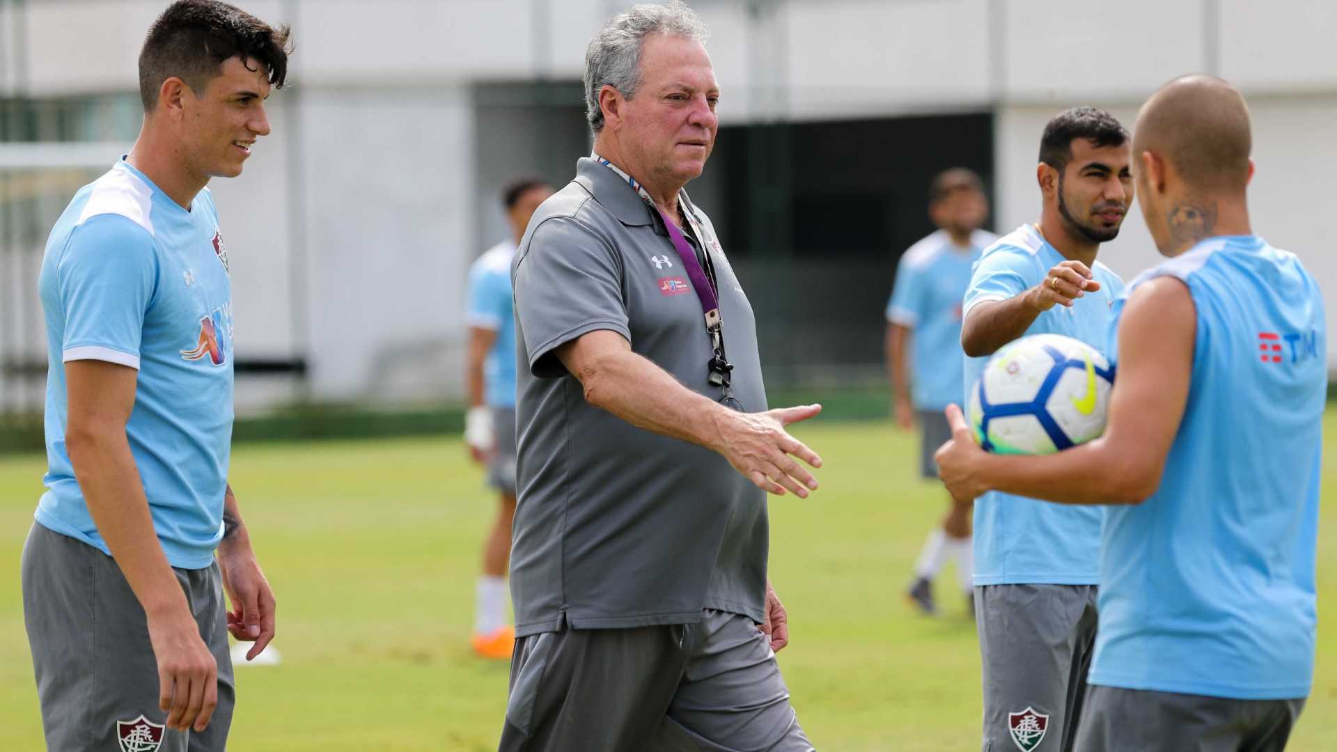 Dividido, Fluminense visita o Vitória e tenta se consolidar