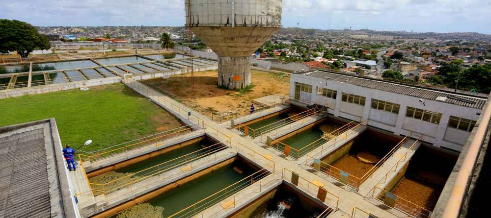 Manutenção da Compesa interrompe fornecimento de água para parte da Zona Norte do Recife