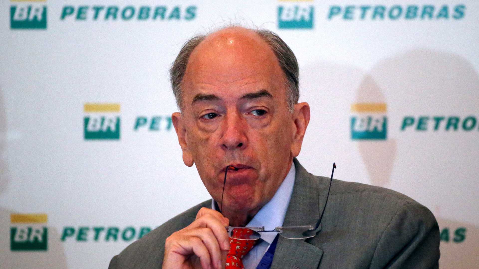 Congressistas cobram mudança na política de preços da Petrobras