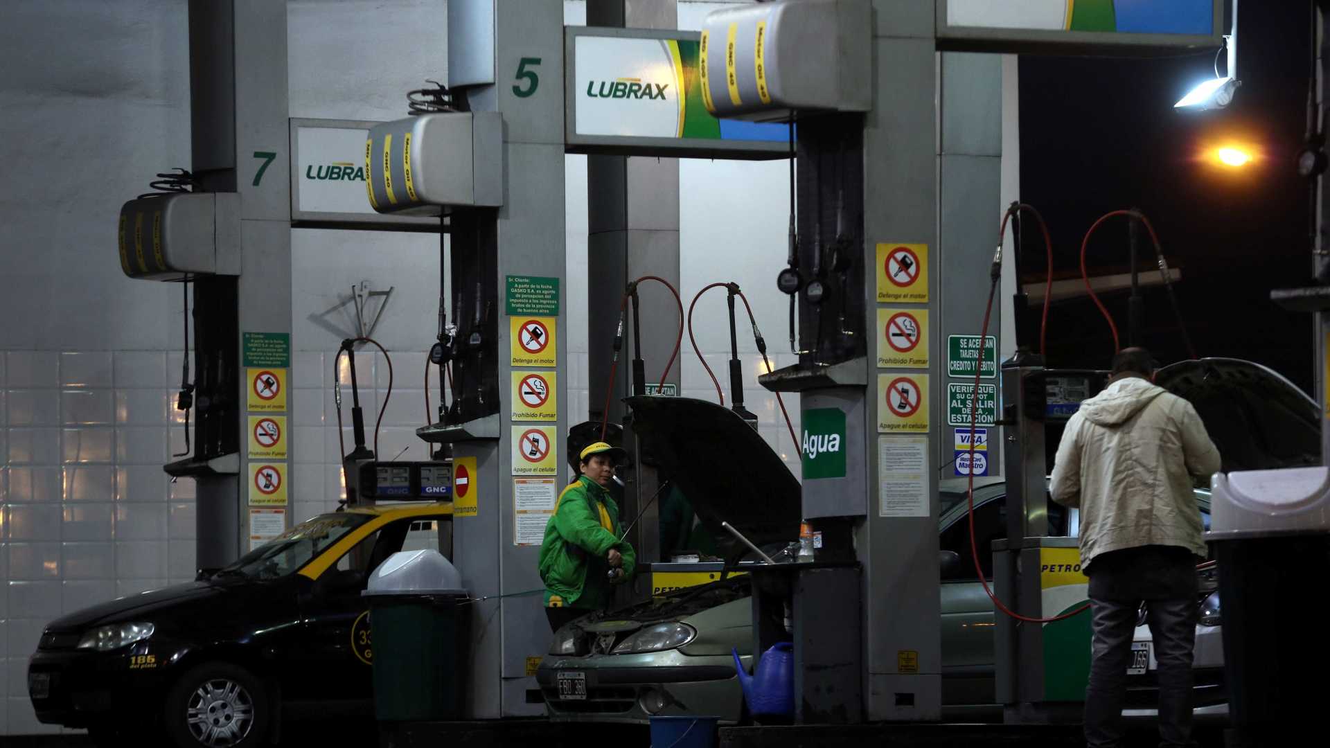 Governo vai pressionar postos a repassar redução de R$ 0,46 do diesel