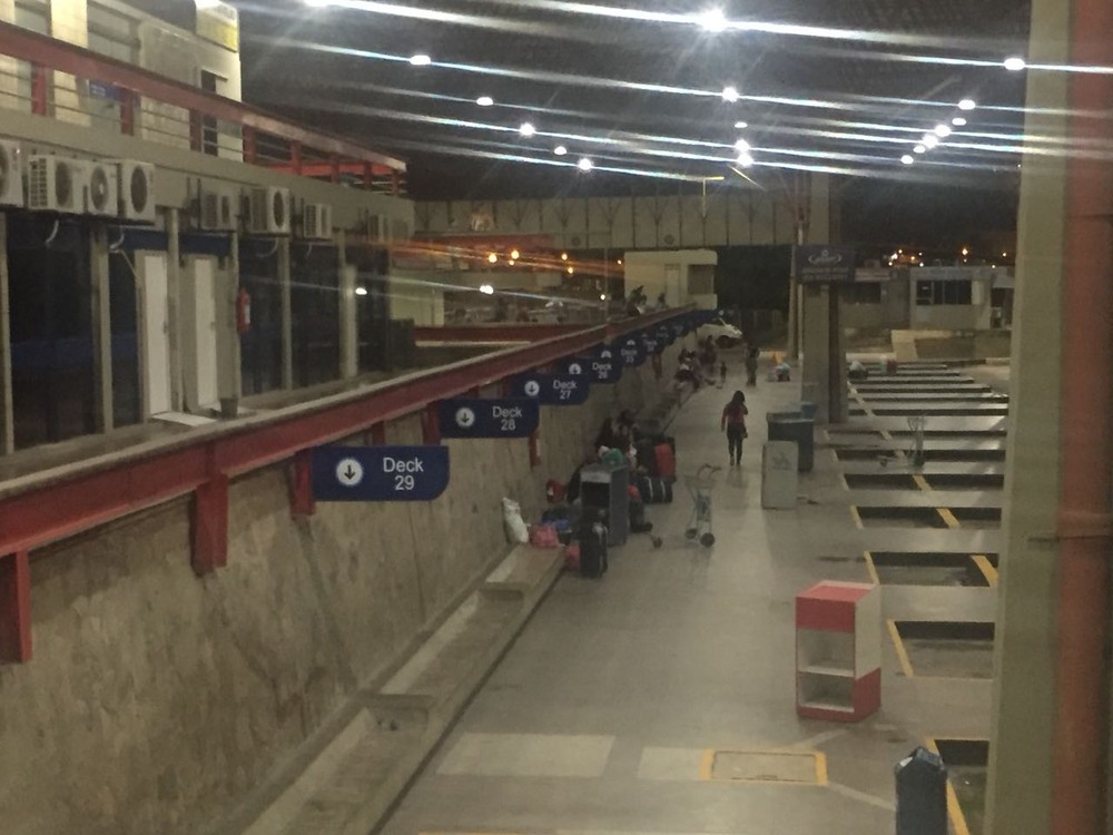 Com atrasos e cancelamentos, passageiros esperam até 8 horas para poderem embarcar na Rodoviária de Maceió