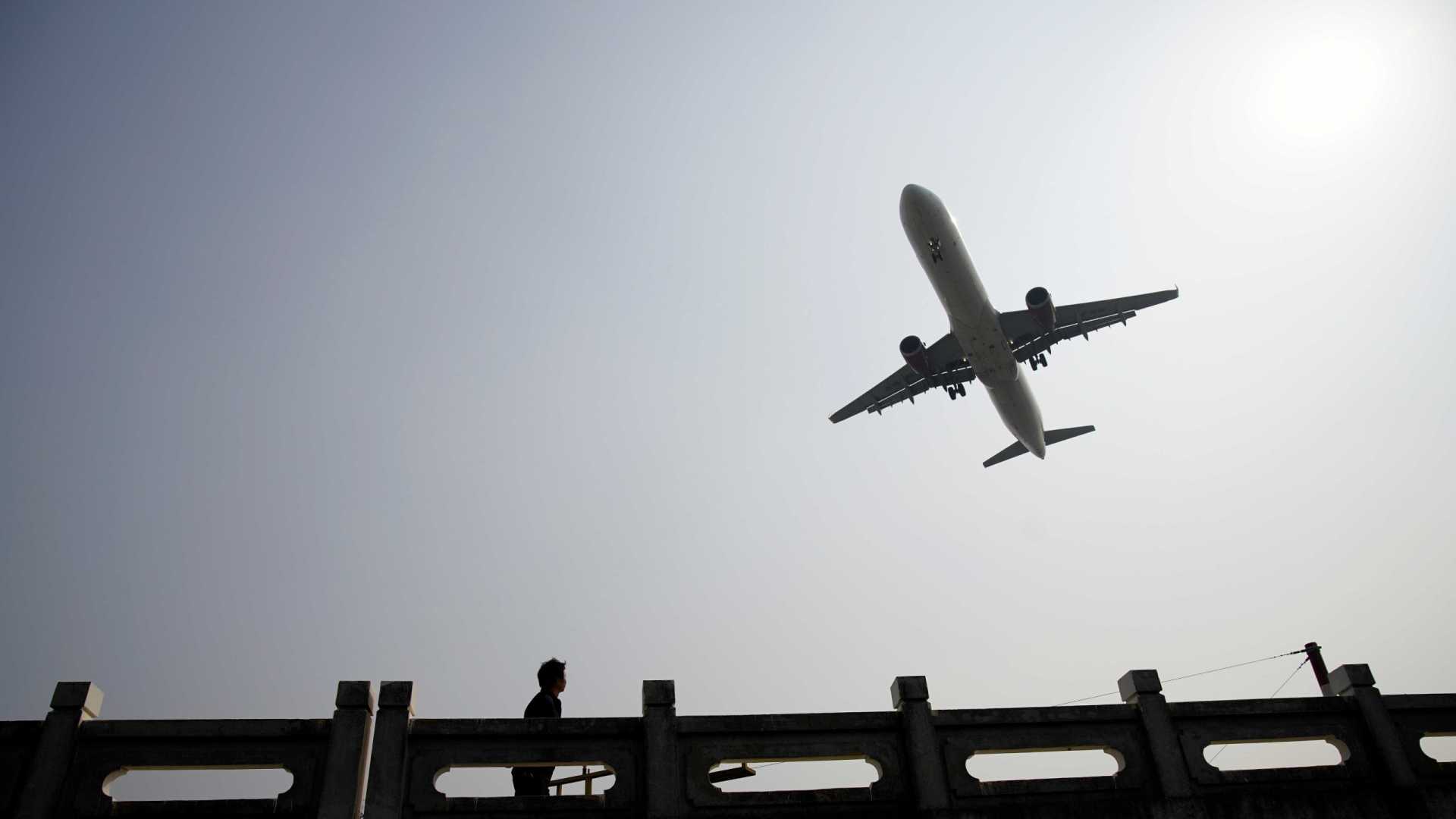 Pelo menos seis aeroportos permanecem sem combustívelPelo menos seis aeroportos permanecem sem combustível
