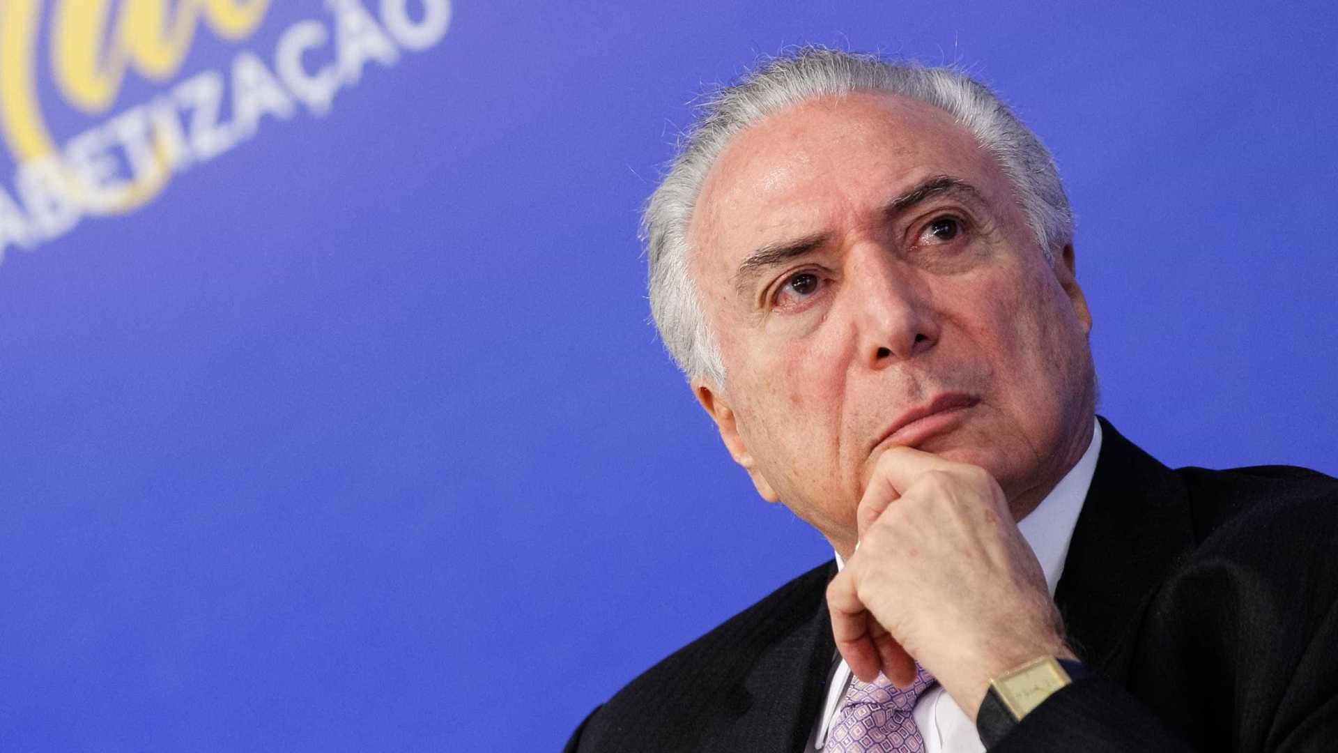 Slogan ambíguo do governo Temer vira enredo de bloco no Rio