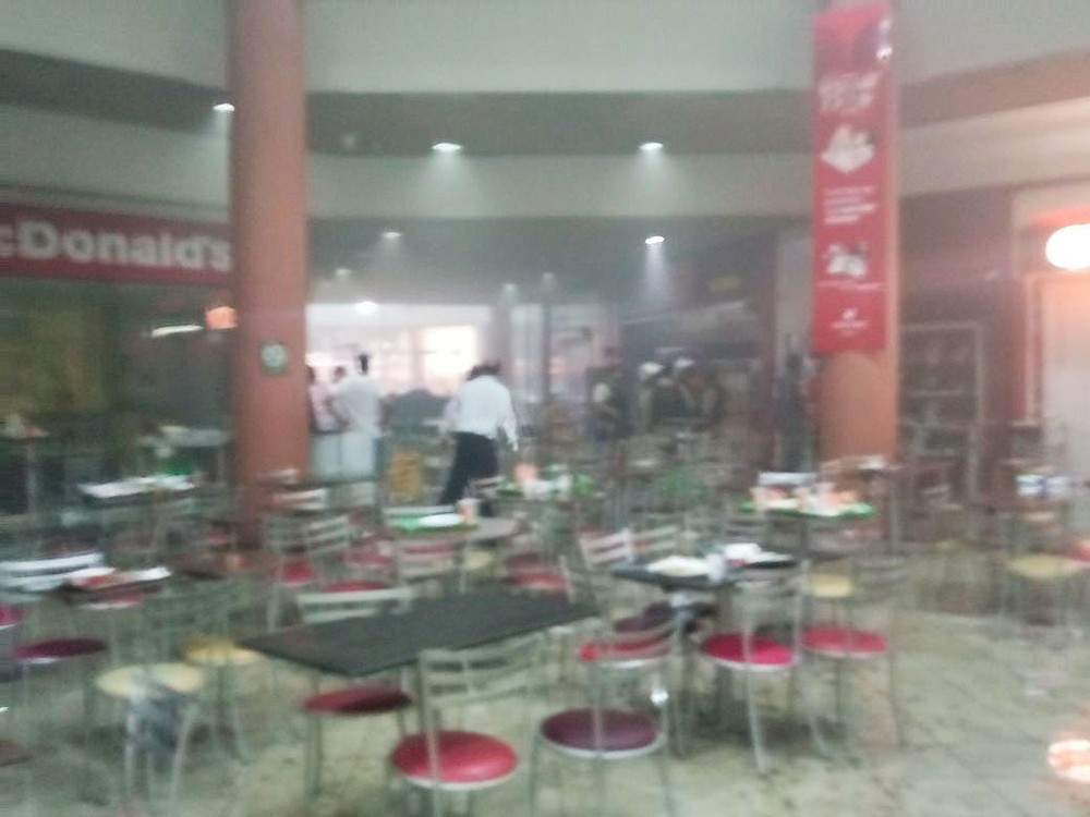 Incêndio atinge pizzaria e provoca correria em praça de alimentação de shopping de Itabuna, na Bahia