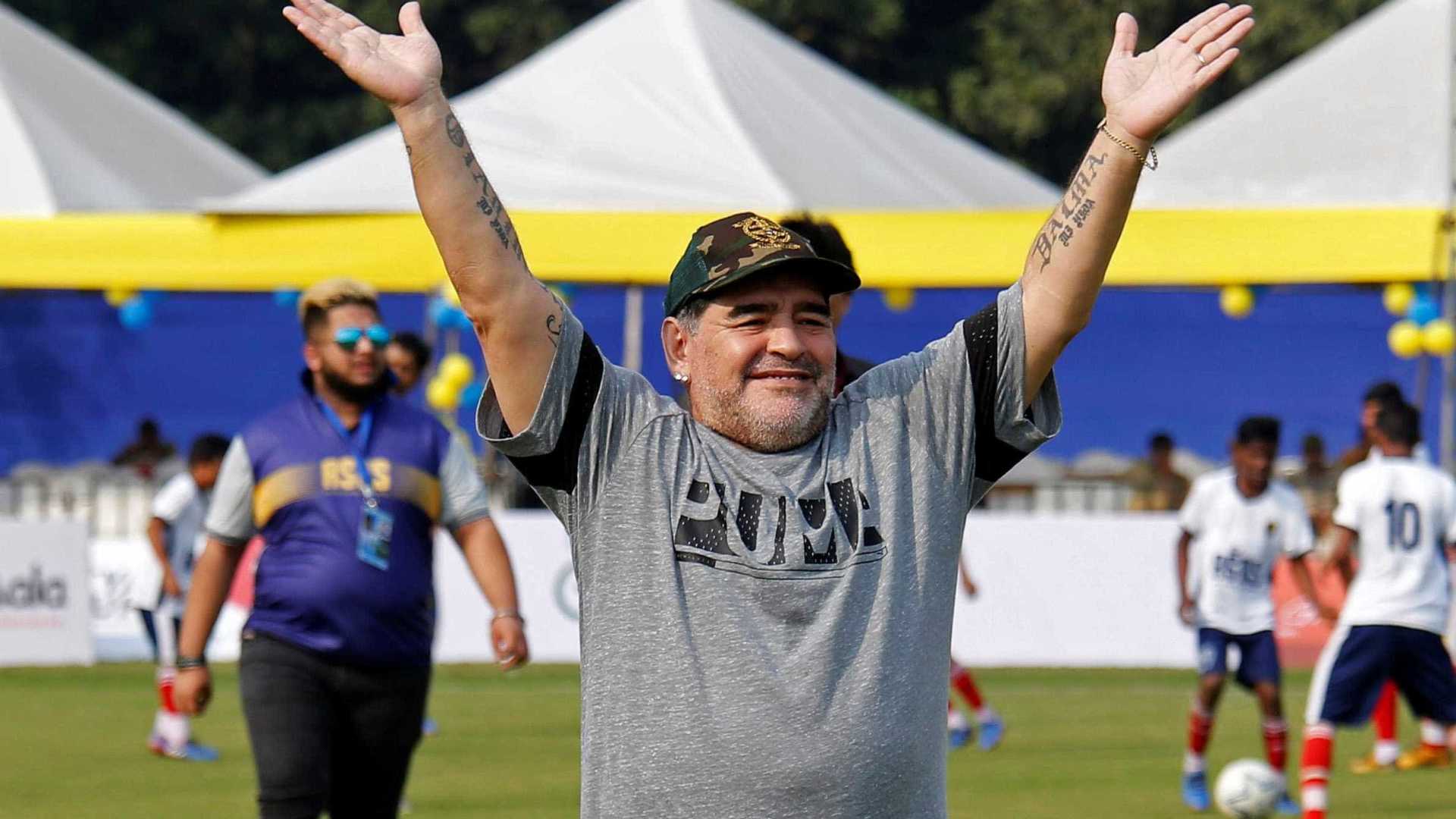 Maradona diz que Neymar é craque e espera ver o melhor dele na Copa