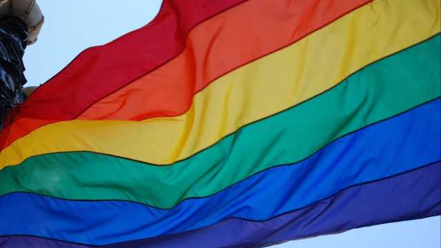 Parada LGBTQ começa aos gritos de ‘Fora Temer’