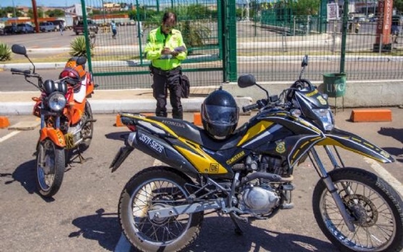 Demutran fiscaliza mototaxistas em Juazeiro do Norte