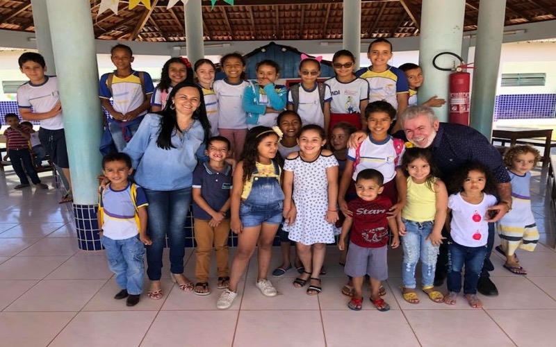 Educação: Afonso Sampaio entrega bonificação do “Prêmio Escola Nota 10” em mais uma escola na cidade de Nova Olinda-CE