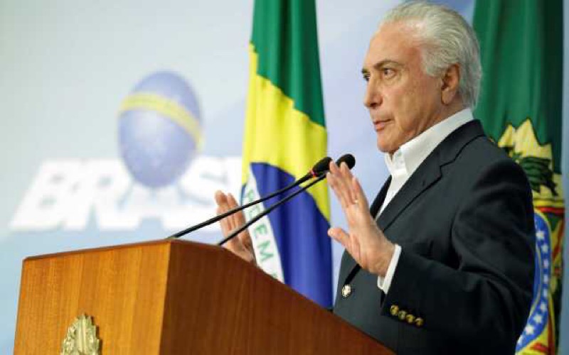 Para reduzir diesel, Temer corta verba de programas sociais
