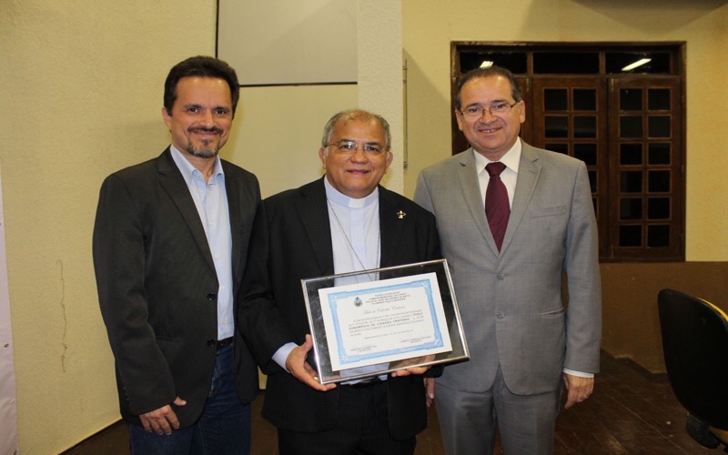 Governo do Crato participa de solenidade para a entrega do Título de Cidadão Cratense a Dom Gilberto Pastana