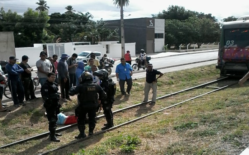 Mulher fica gravemente ferida ao tentar atravessar linha de metrô e ser atropelada pelo trem em Juazeiro do Norte-CE