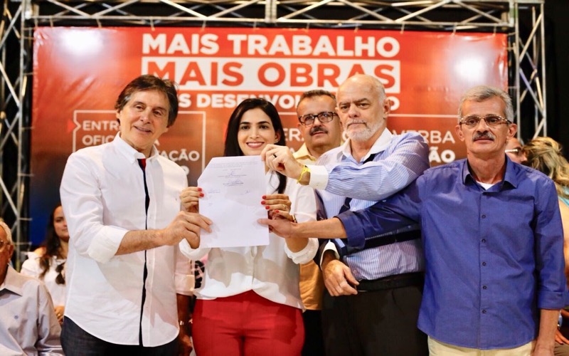 Eunício pelo Ceará: Icó recebe R$ 6,5 milhões para construção de casas e obras de pavimentação