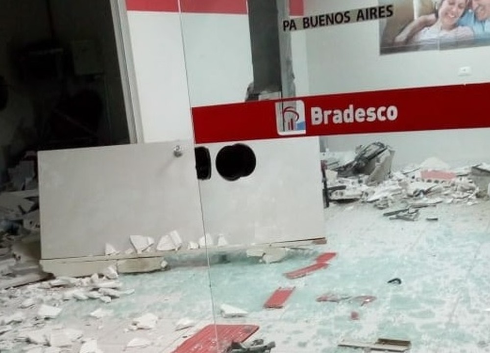 Bandidos fazem refém e explodem caixa eletrônico em posto bancário na Zona da Mata de Pernambuco