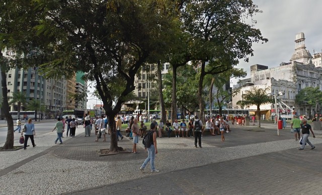 Homem é esfaqueado a caminho do trabalho no Centro do Recife