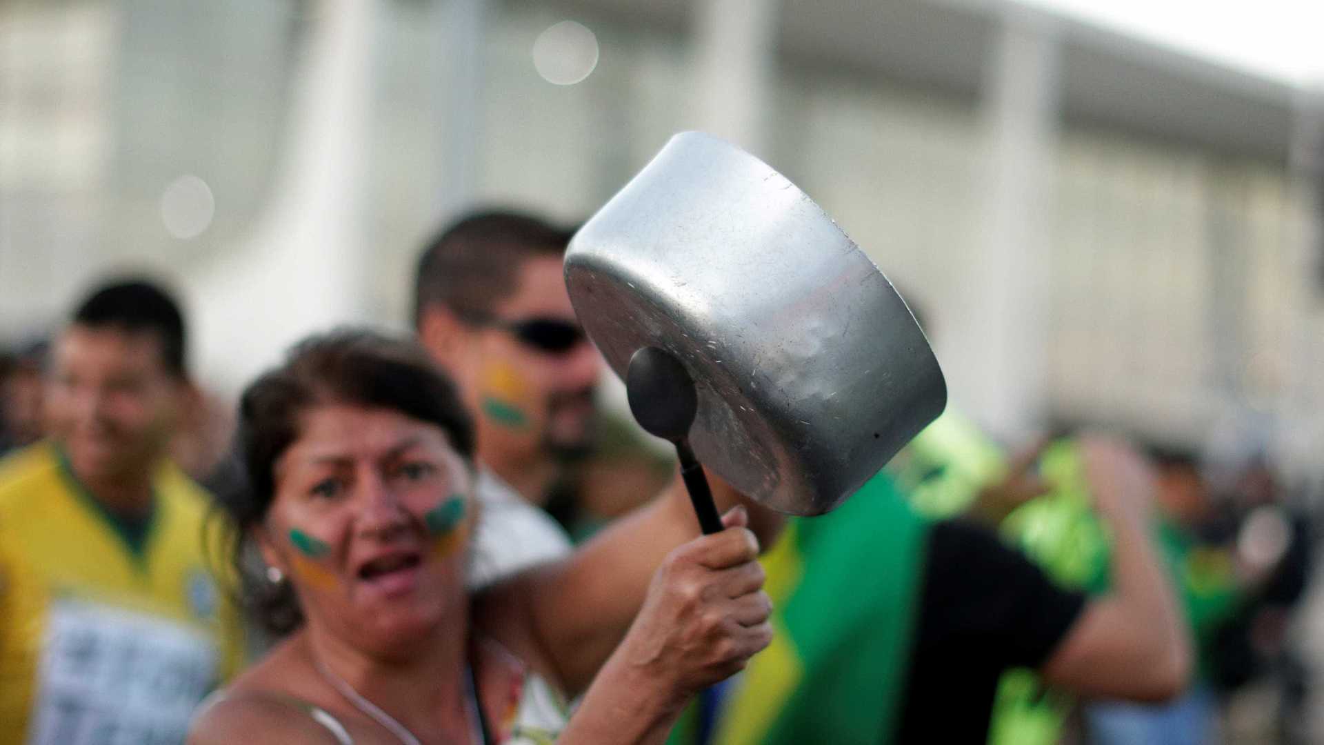 Apoio da população a caminhoneiros causa perplexidade, diz Economist