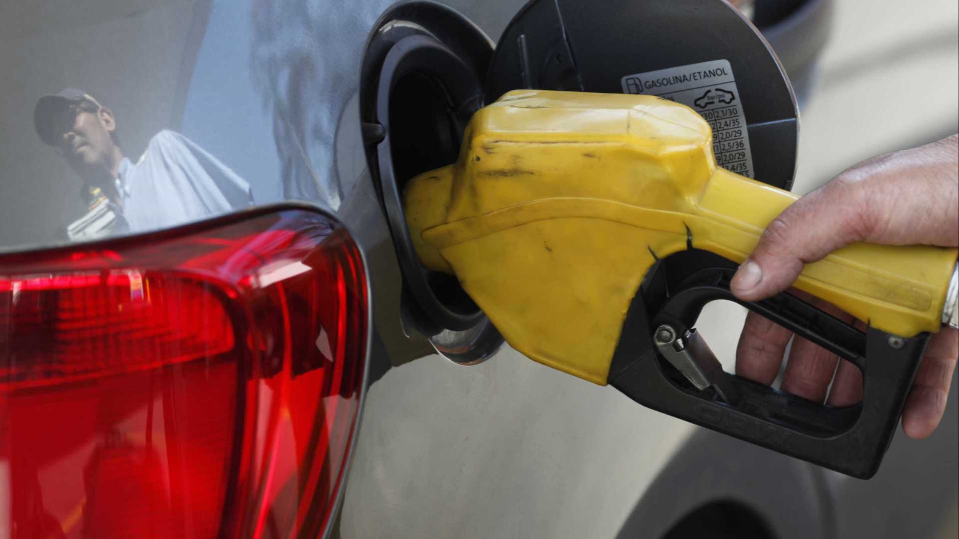Posto que vendeu gasolina a R$ 9,99 no DF é fechado por distribuidora