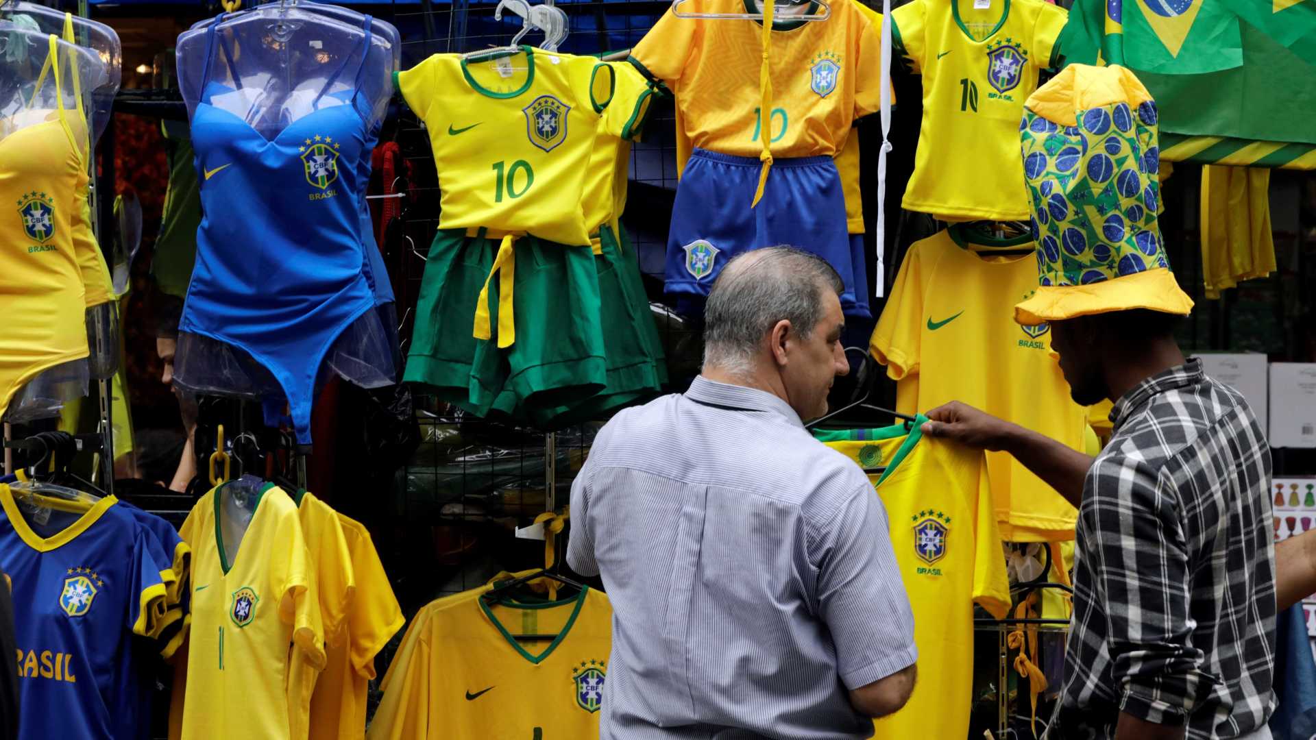 Camisa amarela da seleção é rejeitada por parte dos brasileiros