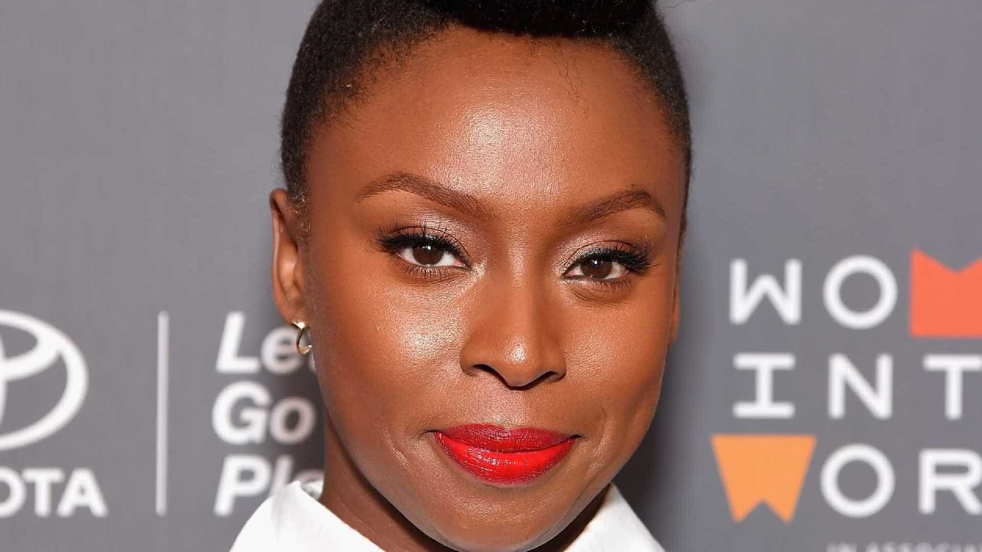 Chimamanda Ngozi Adichie vence o prêmio PEN Pinter