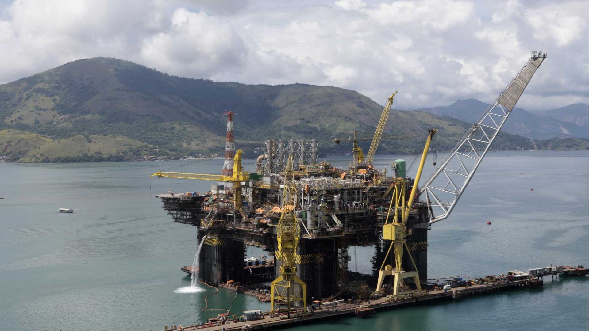 Petrobras fecha contrato de compra de gás natural da União no pré-sal