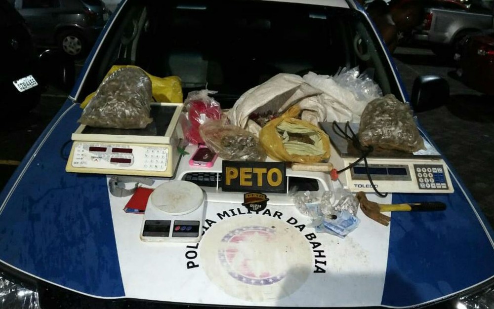 Quatro são presos em flagrante com cerca de 2 mil porções de drogas em Salvador; mulher está entre detidos