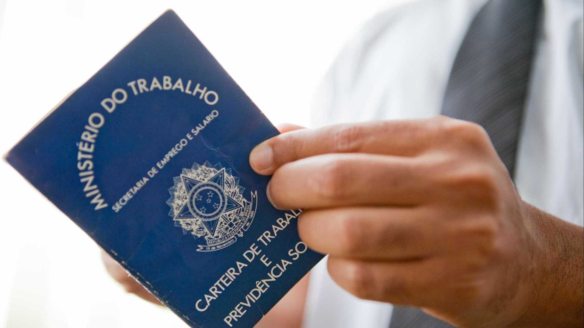 Desemprego vai a 12,7% em maio, aponta IBGE