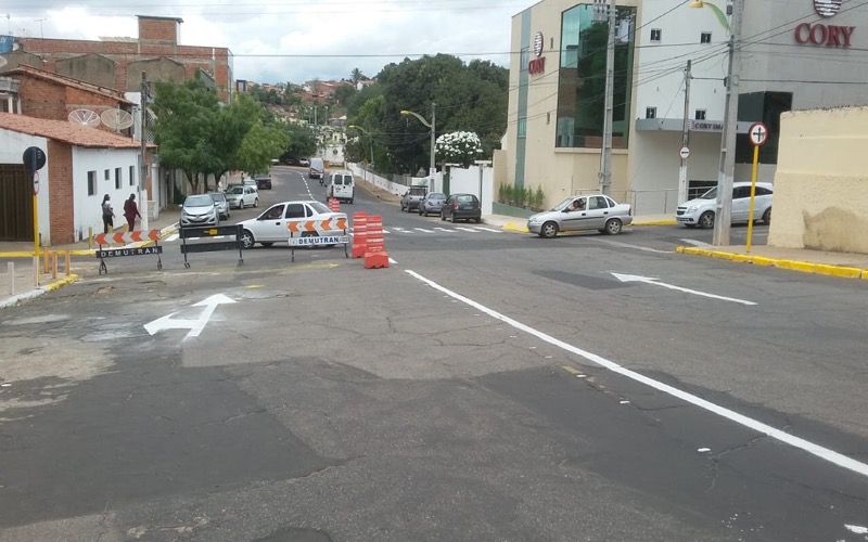 DEMUTRAN muda o sentido de tráfego das ruas Nelson Alencar e Rodolfo Teófilo