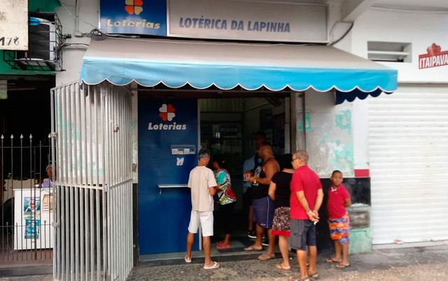 Consumidores voltam a pagar contas de luz em lotéricas após acordo entre Coelba e Caixa; serviço ficou 43 dias suspenso