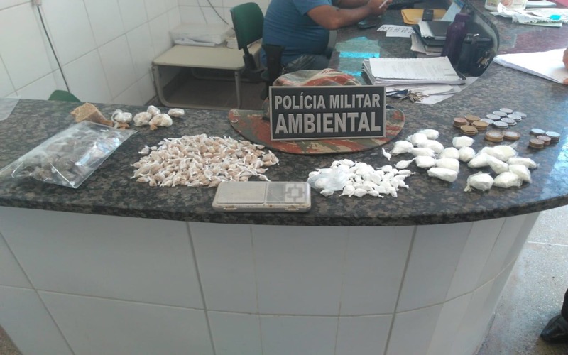 Polícia ambiental apreende drogas, balança de precisão e dinheiro em Crato-CE