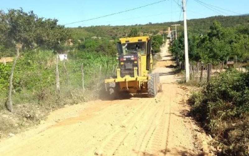 Prefeitura Municipal recupera estradas na zona rural de Juazeiro do Norte-CE
