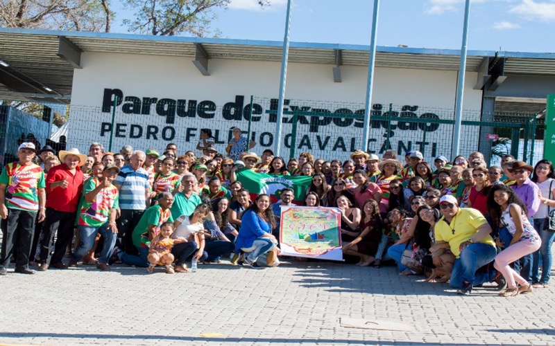 Secretaria de Assistência Social de Várzea Alegre  promove passeio cultural com idosos na ExpoCrato