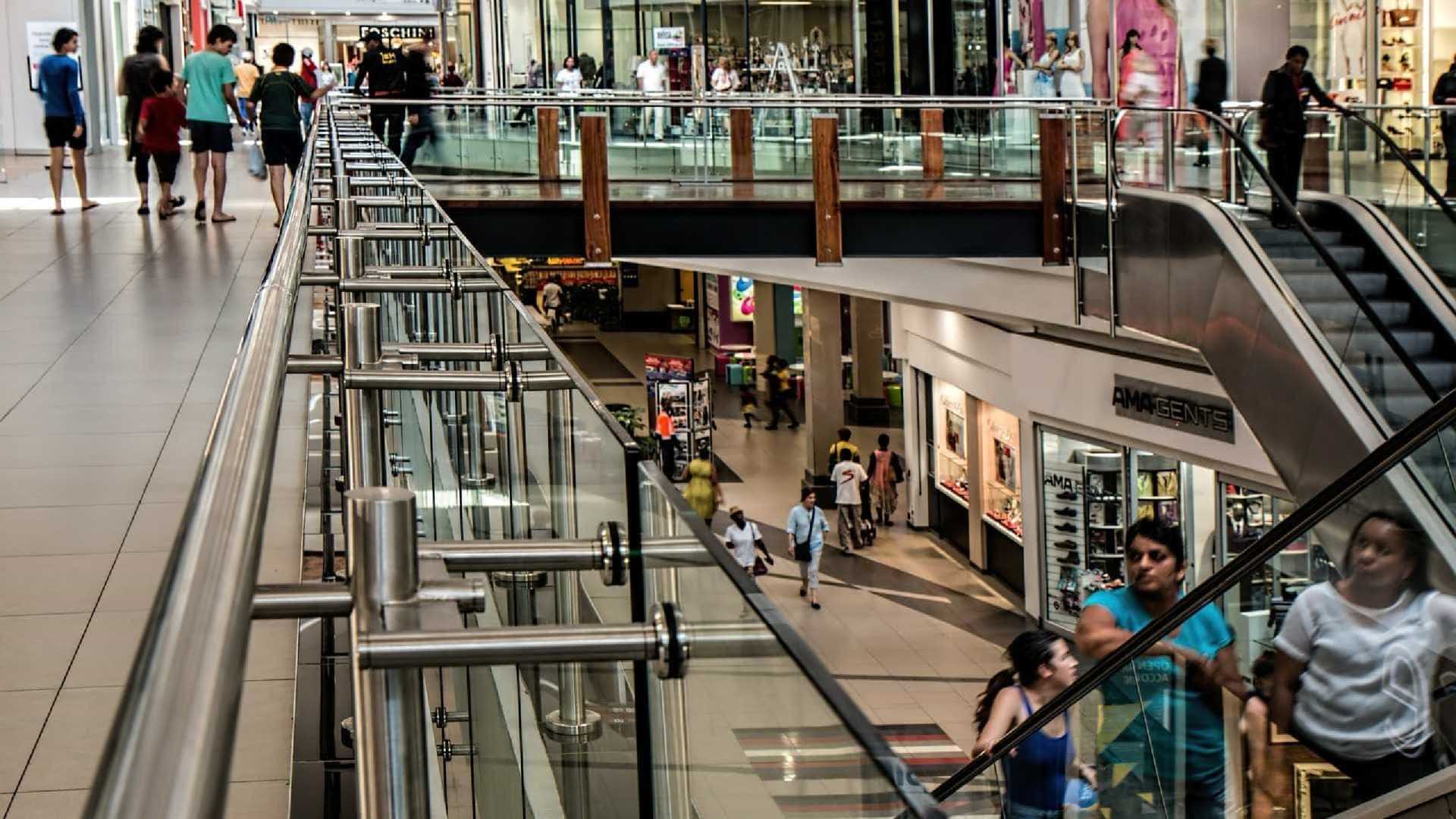 Shoppings perdem clientes com Copa e greve