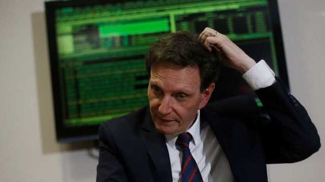 Com base frágil, Crivella recorre ao MDB para manter o mandato