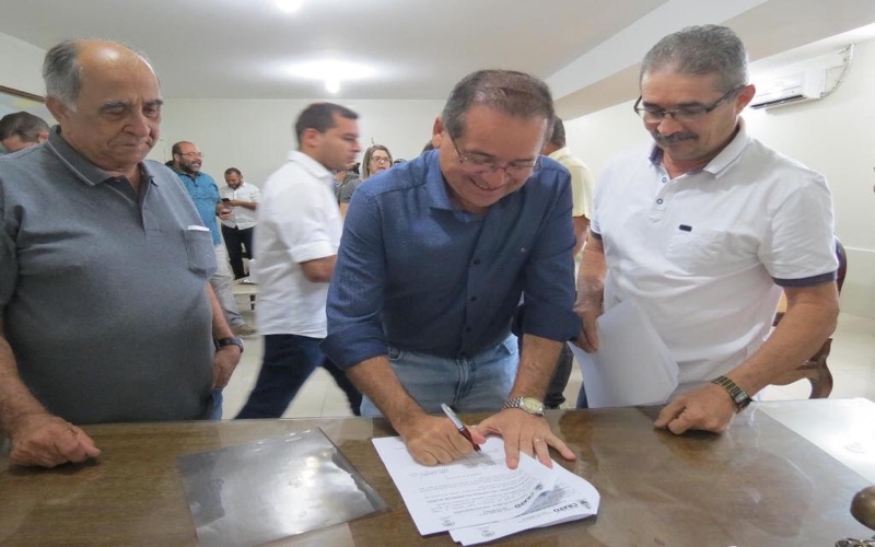 Governo do Crato assina convênio com empresa que irá gerar emprego e renda para o município