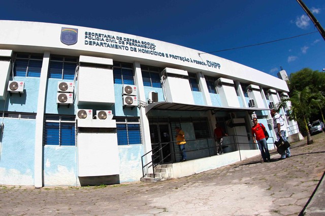 Encapuzados matam a tiros comerciante e funcionário na Zona Norte do Recife