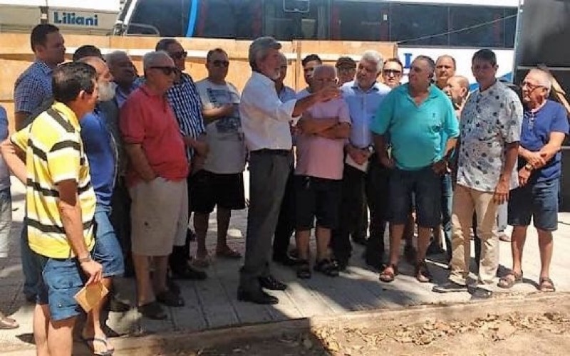Proposta de criação do ‘banco dos velhos’ anima frequentadores da Praça Padre Cícero