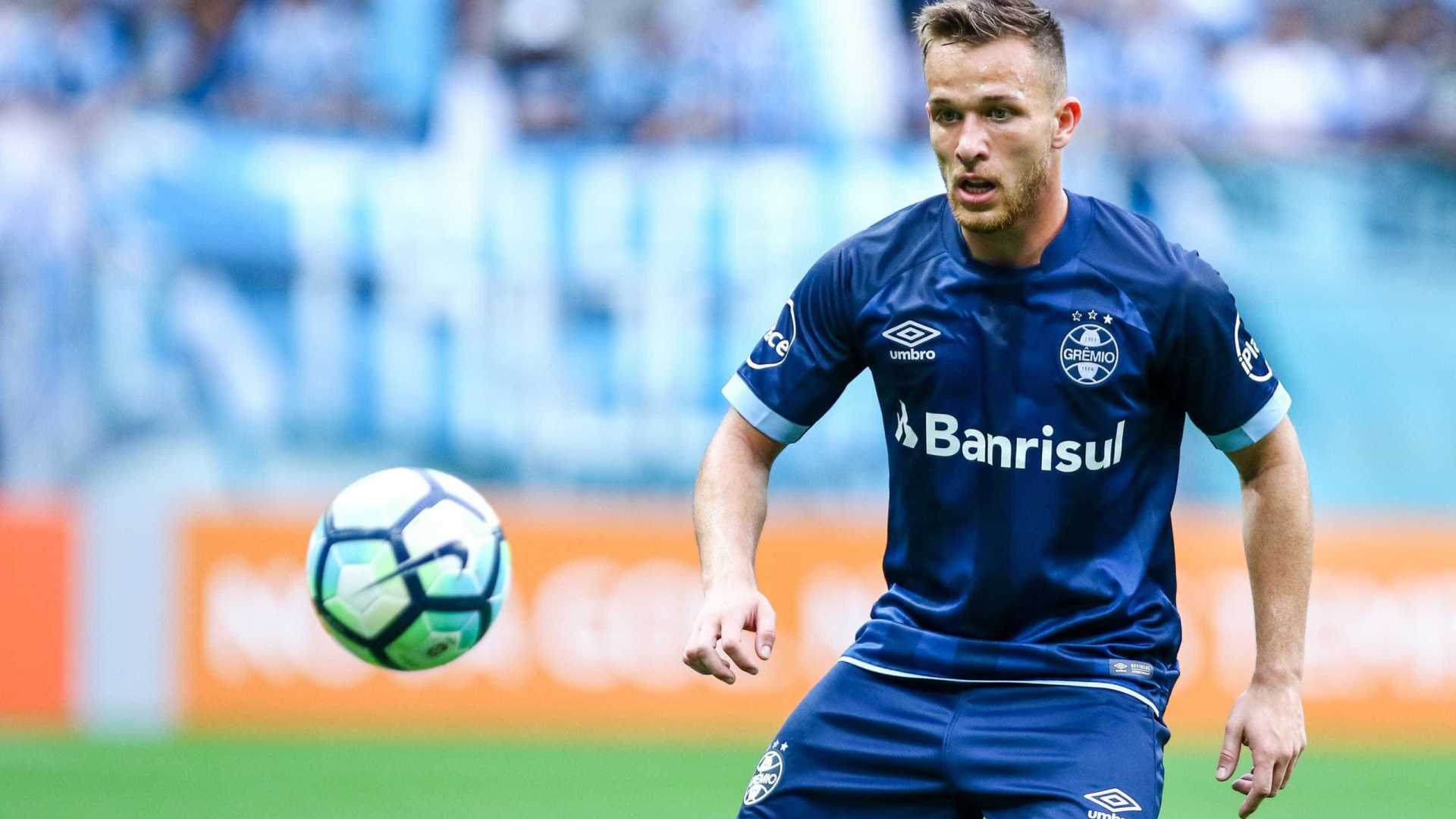 Barcelona anuncia Arthur, ex-Grêmio, com multa de R$ 1,8 bilhão