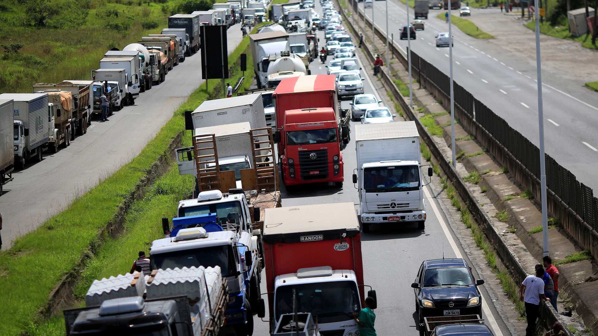 Isenção a caminhoneiro deve encarecer pedágio, dizem concessionárias