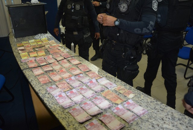 Dois homens são presos com R$ 870 em notas falsas na Zona Sul do Recife