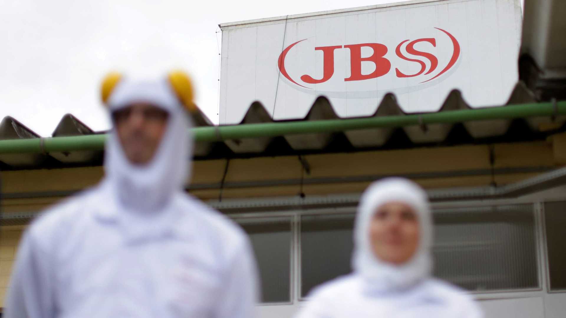 JBS suspende contrato com fornecedora após maus-tratos a porcos