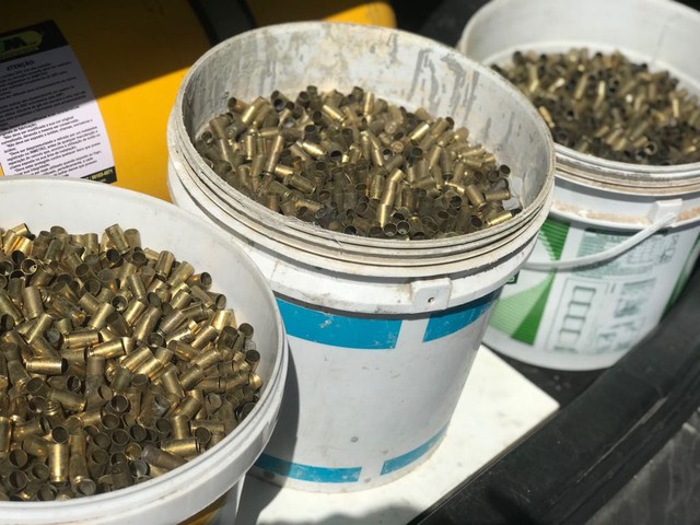 Homem é preso no Recife com arma e baldes cheios de cápsulas de munição para pistola