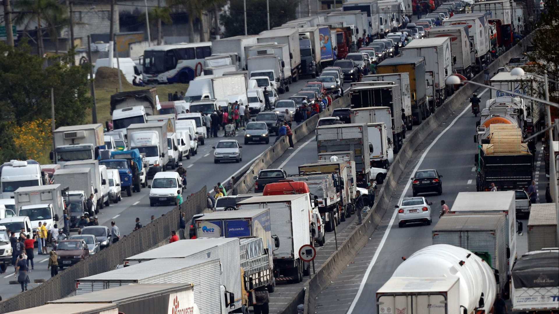 Greve de caminhoneiros faz mês de junho ter maior inflação em 23 anos