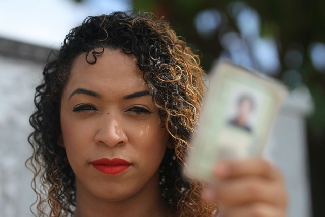 Transexuais têm dificuldades para alterar nome em cartórios de PE, apesar de decisão do STF