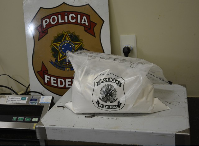 PF prende mulher com 5 quilos de cocaína em fundos falsos de malas no Aeroporto do Recife