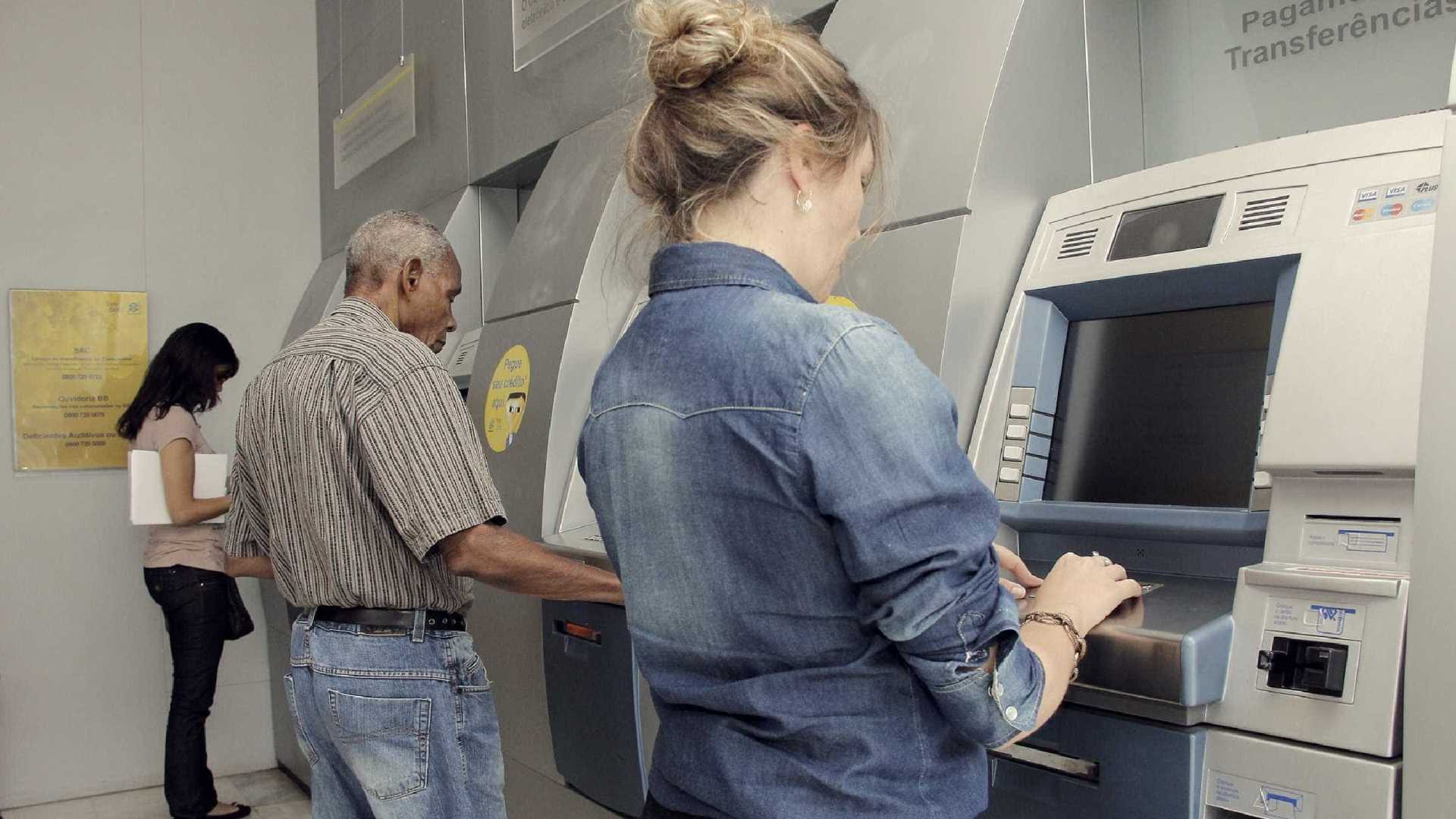 Saques do PIS/Pasep podem injetar até R$ 10,3 bi no comércio, diz CNC