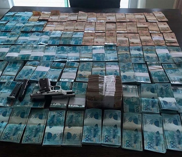 PF combate fraude a licitações e desvio de verba no transporte escolar em 6 cidades da BA; ação visa afastar dois prefeitos
