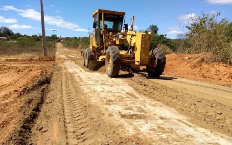 Prefeitura Municipal de Juazeiro do Norte recupera estrada do Carás do Umari